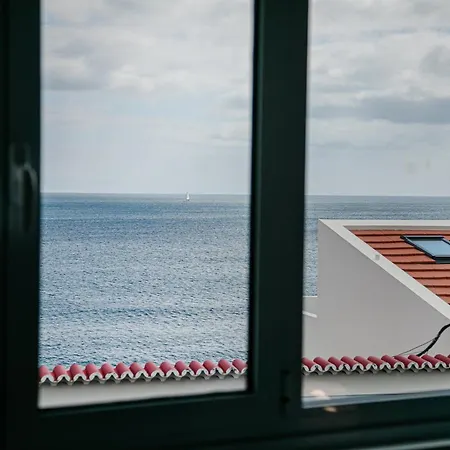 Konukevi Guestready - Beachside House With Ocean View